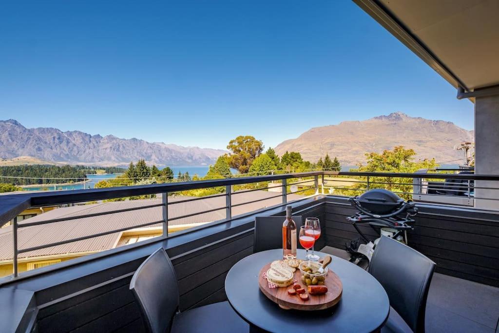 Toru - Eclectic Apartment With Delightful Lake Views Queenstown Exterior foto